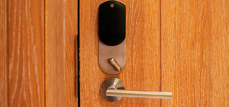 Automatic Locking Door Knob Oak Hills